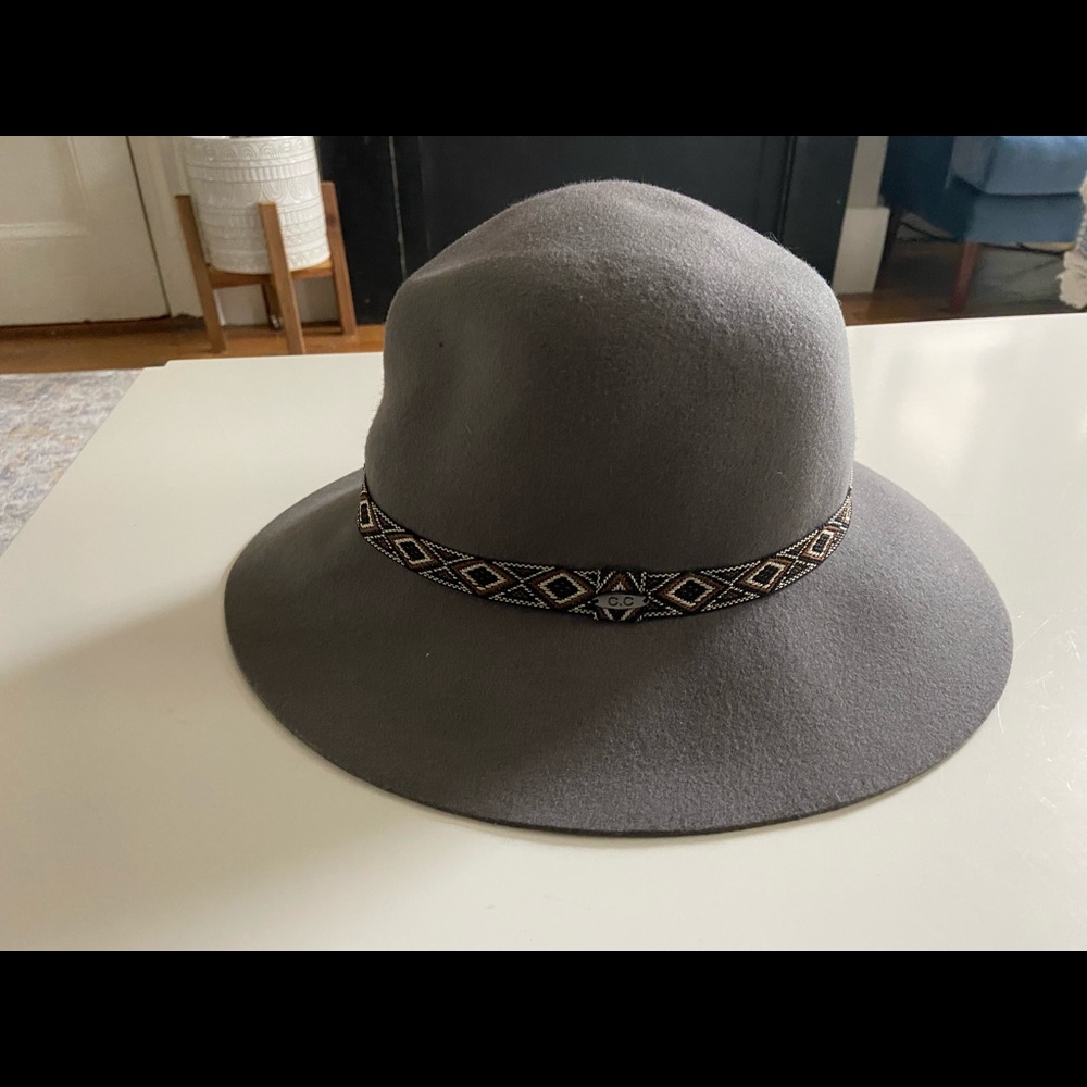Grey felt hat for sale!